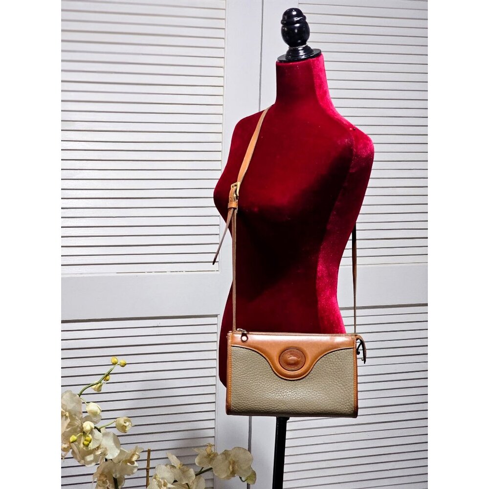 Vintage Dooney & Bourke Woman's Khaki and Tan Leather Crossbody Purse 362 - Picture 2 of 13
